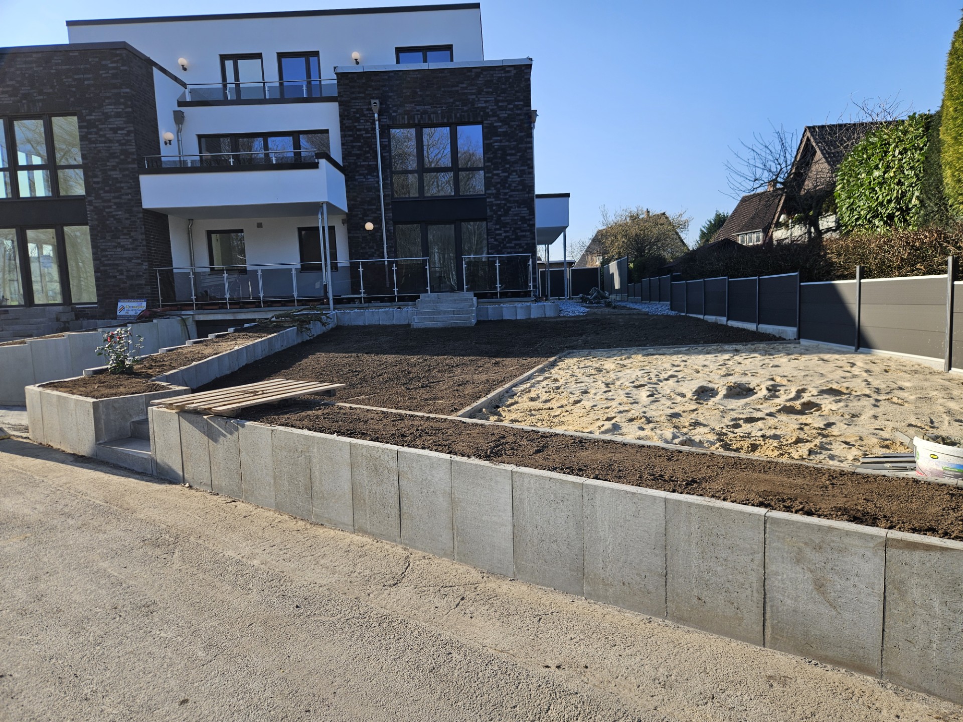 L-Steine setzen und Grundstücksgestaltung